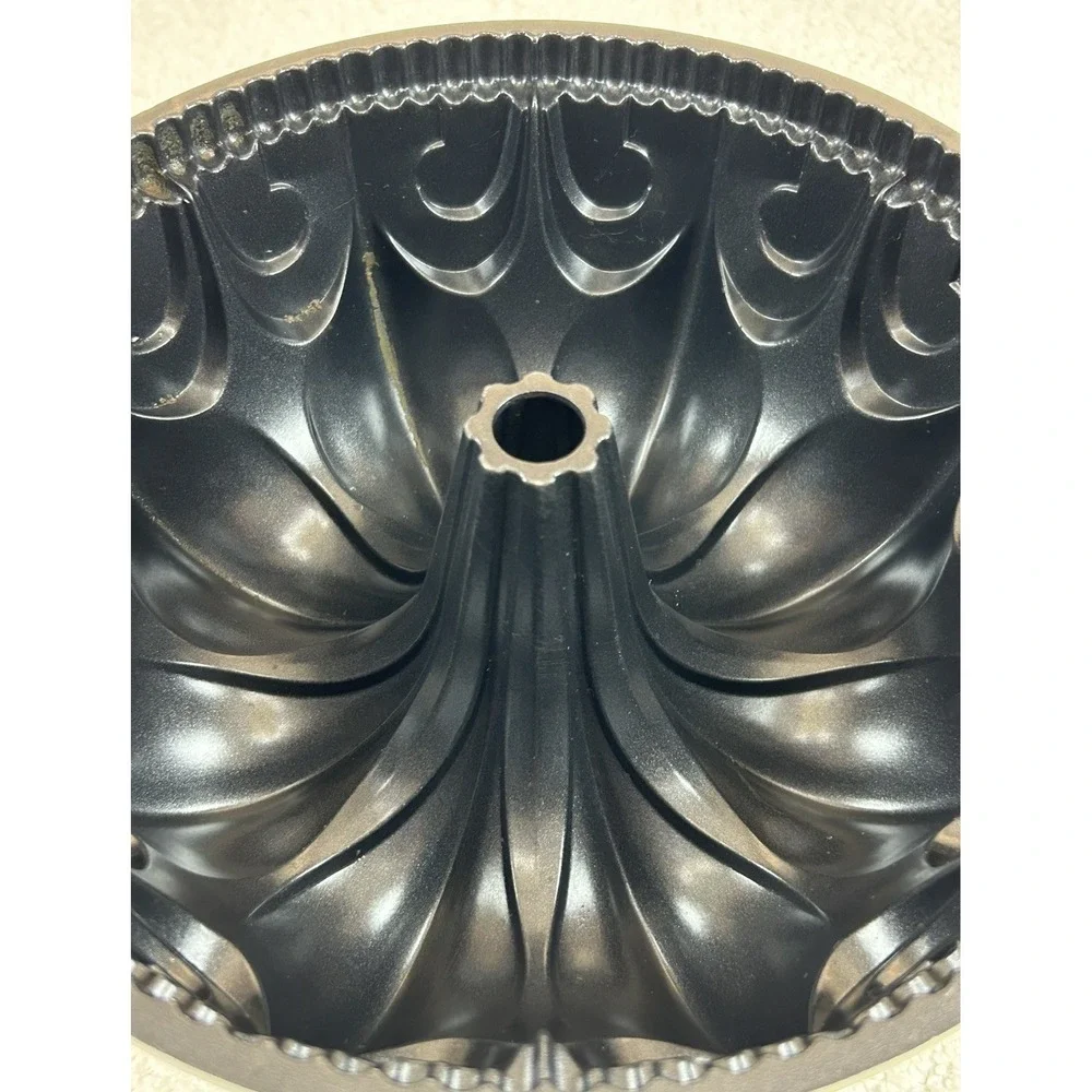 Nordic Ware Fleur De Lis 10 Cup Bundt Cake Baking Pan Non-Stick USA ***EUC***